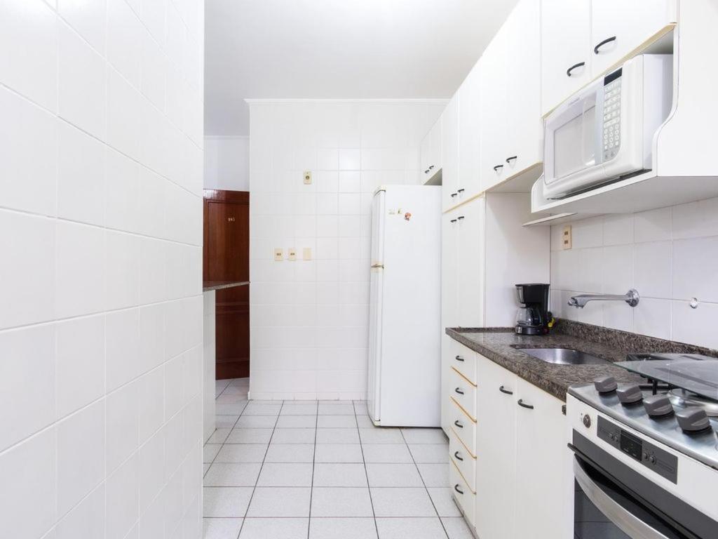 Apartamento Espacoso Com Ar Condicionado E Wi-Fi, A 100 Metros Da Praia - Edificio Estoril Ubatuba Exterior photo